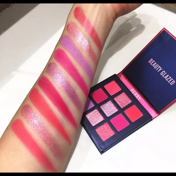 Berry makeup palette 🥰❤️ - Picture 1 of 1